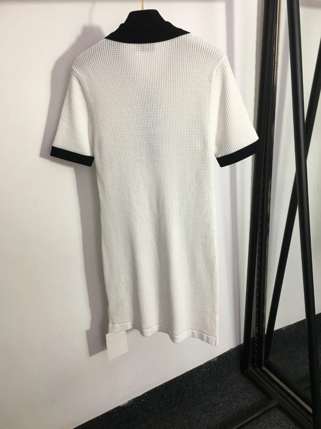 2023 Latest 3D Plaid Jacquard Colored Polo Neck Slim Fit Short Sleeve Knitted Dress
2023 Latest 3D Plaid Jacquard Colored Polo Neck Slim Fit Short Sleeve Knitted Dress
