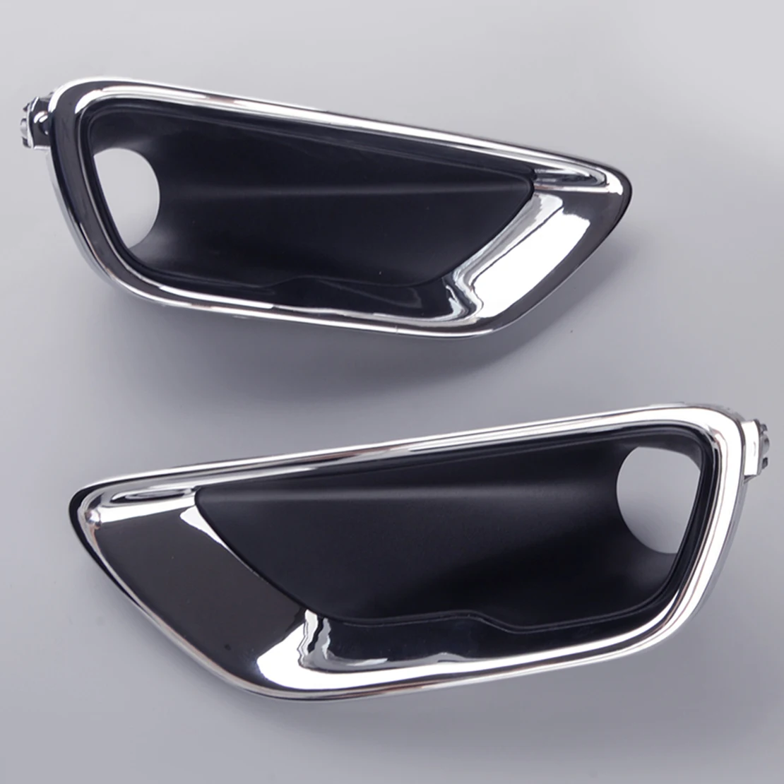 1 Pair Front Bumper Left Right Fog Light Lamp Cover Bezel ABS 68261711AA 68261710AA Fit for Jeep Grand Cherokee 2016 2017-2020 
1 Pair Front Bumper Left Right Fog Light Lamp Cover Bezel ABS 68261711AA 68261710AA Fit for Jeep Grand Cherokee 2016 2017-2020