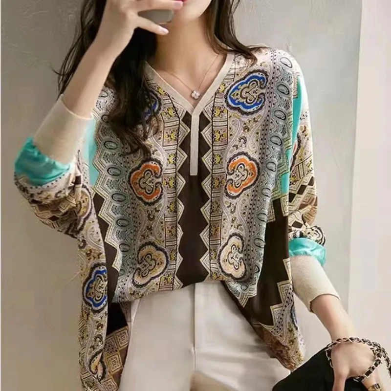 Spring Korean version of loose lazy wind thin printed wool sweater v-neck large size pullover sweater
Spring Korean version of loose lazy wind thin printed wool sweater v-neck large size pullover sweater