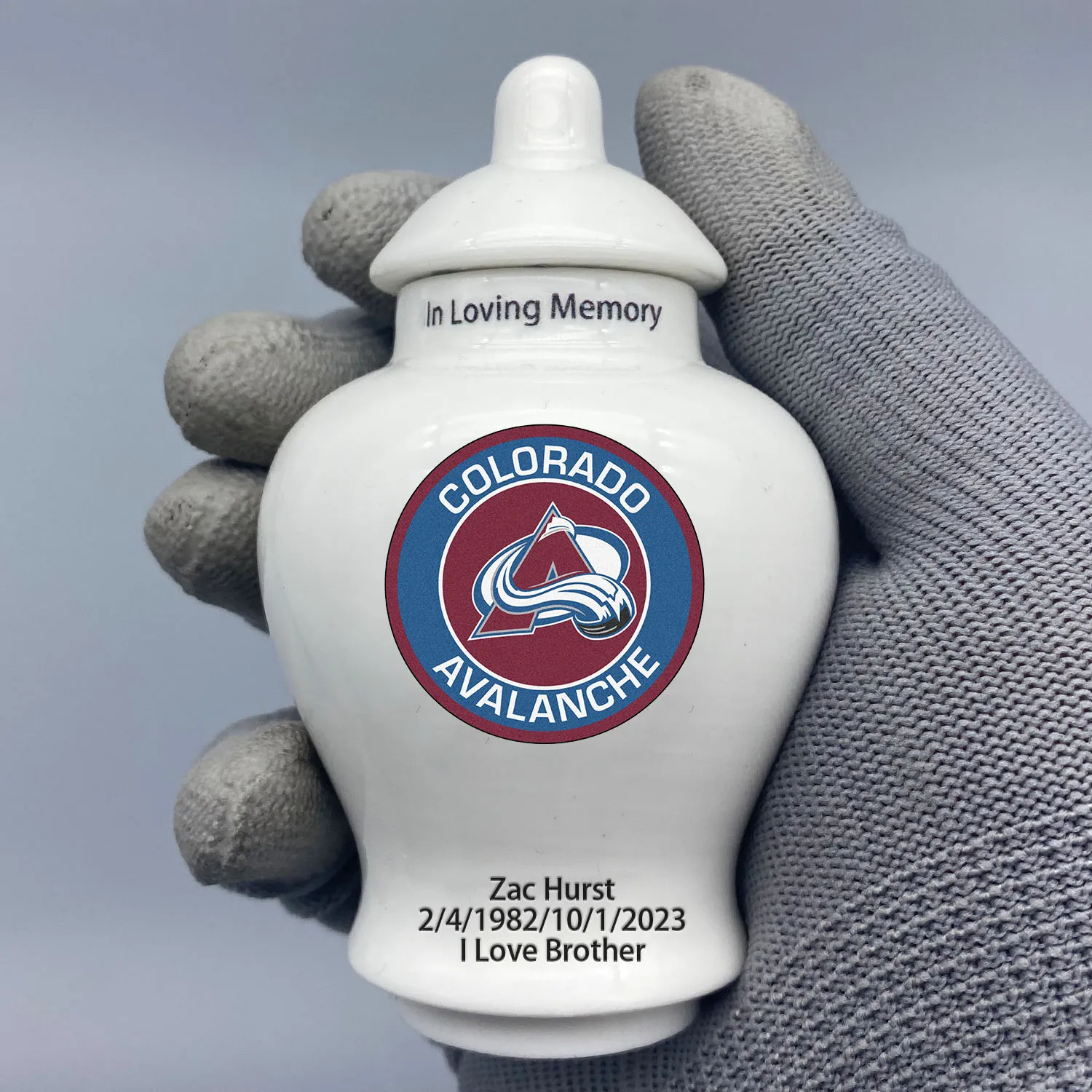 

Mini Urn for Colorado Avalanche-Hockey themed customize.Send me the name/date you want to appear on the urn by Remarks Message