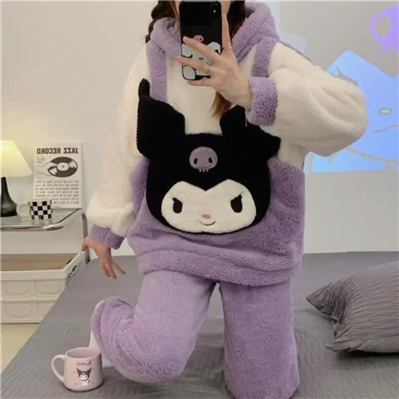 Новая плюшевая Пижама Sanrio Cinnamoroll для женщин, зимняя утепленная фланелевая одежда из кораллового бархата с капюшоном, можно носить на улице, домашний комплект одежды
Новая плюшевая Пижама Sanrio Cinnamoroll для женщин, зимняя утепленная фланелевая одежда из кораллового бархата с капюшоном, можно носить на улице, домашний комплект одежды
