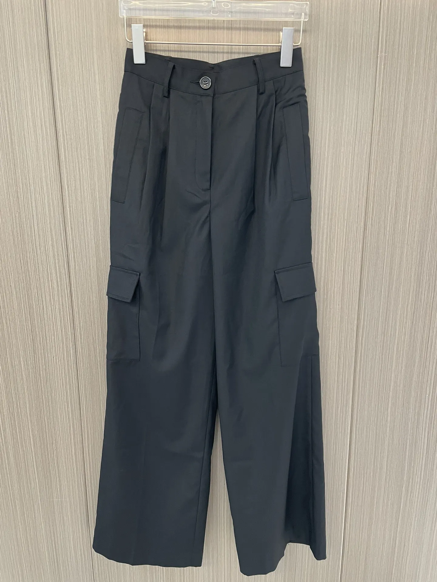 Wide-leg work trousers with pockets on both sides of the design versatile and fashionable 2023 Summer New
Wide-leg work trousers with pockets on both sides of the design versatile and fashionable 2023 Summer New