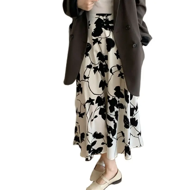 2023 Spring/Summer New Women's Skirt High Waist Fragmented Flower A Line Elegant Retro Fashion Free Shipping
2023 Spring/Summer New Women's Skirt High Waist Fragmented Flower A Line Elegant Retro Fashion Free Shipping