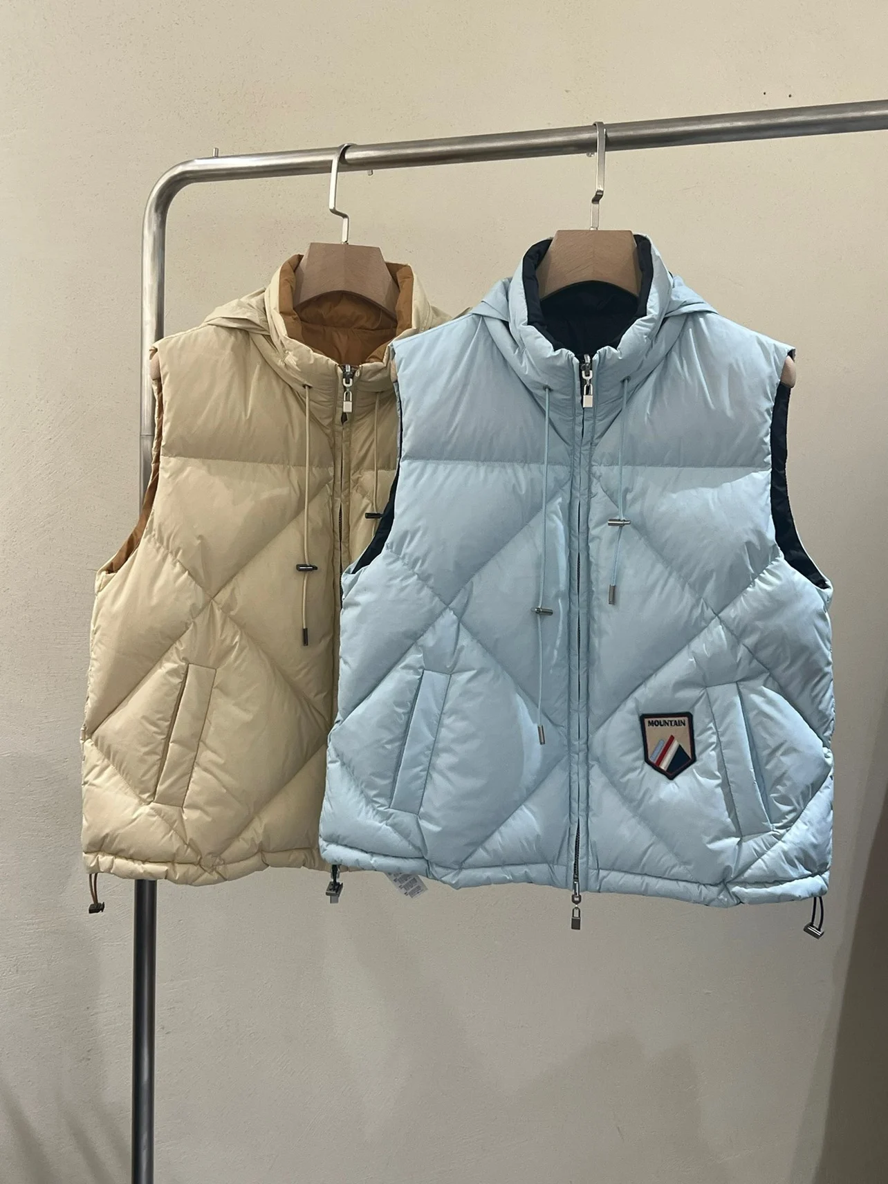 2023 Winter Warm Reversible White Duck Down Down Vest Korean Fashion Sleeveless Vest Shoulder Woman Outerwear
2023 Winter Warm Reversible White Duck Down Down Vest Korean Fashion Sleeveless Vest Shoulder Woman Outerwear