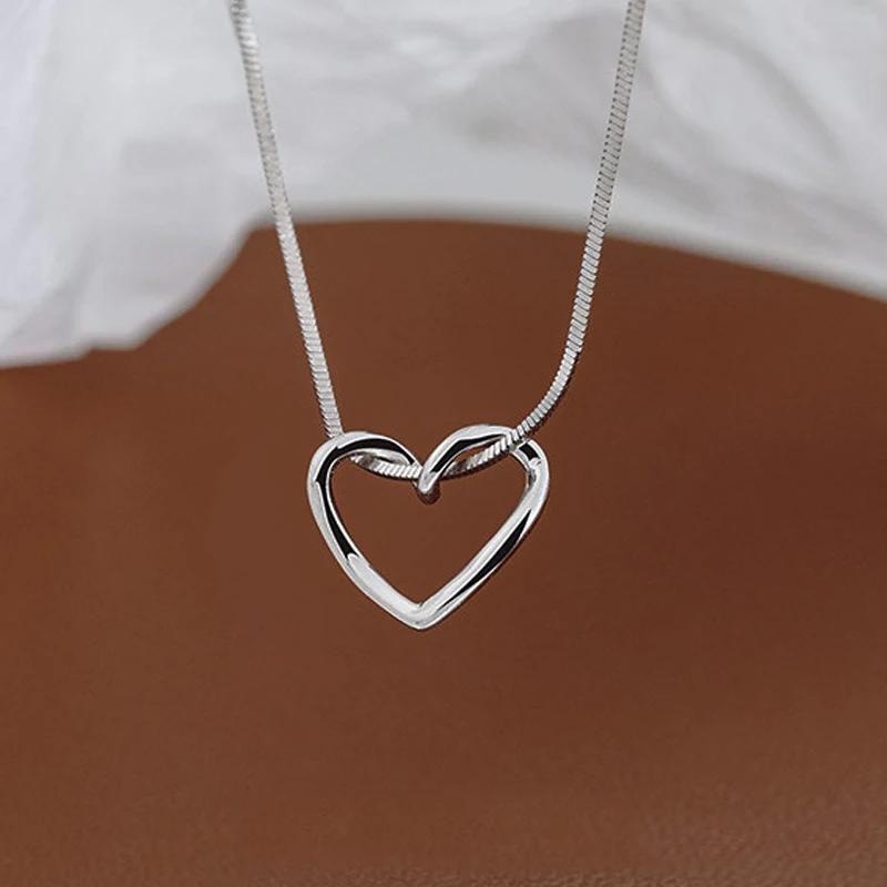 

Simple Hollow Heart Pendant Necklace for Women Geometric Short Necklaces Collarbone Chain Choker Party Korean Fashion Jewelry