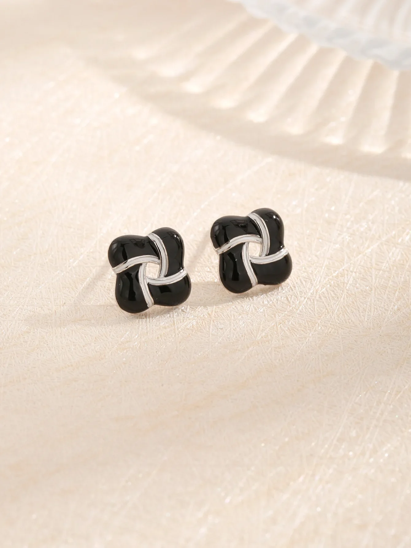 Черные Квадратные серьги-капли из стерлингового серебра 925 пробы, милый классический стиль для женщин
Черные Квадратные серьги-капли из стерлингового серебра 925 пробы, милый классический стиль для женщин