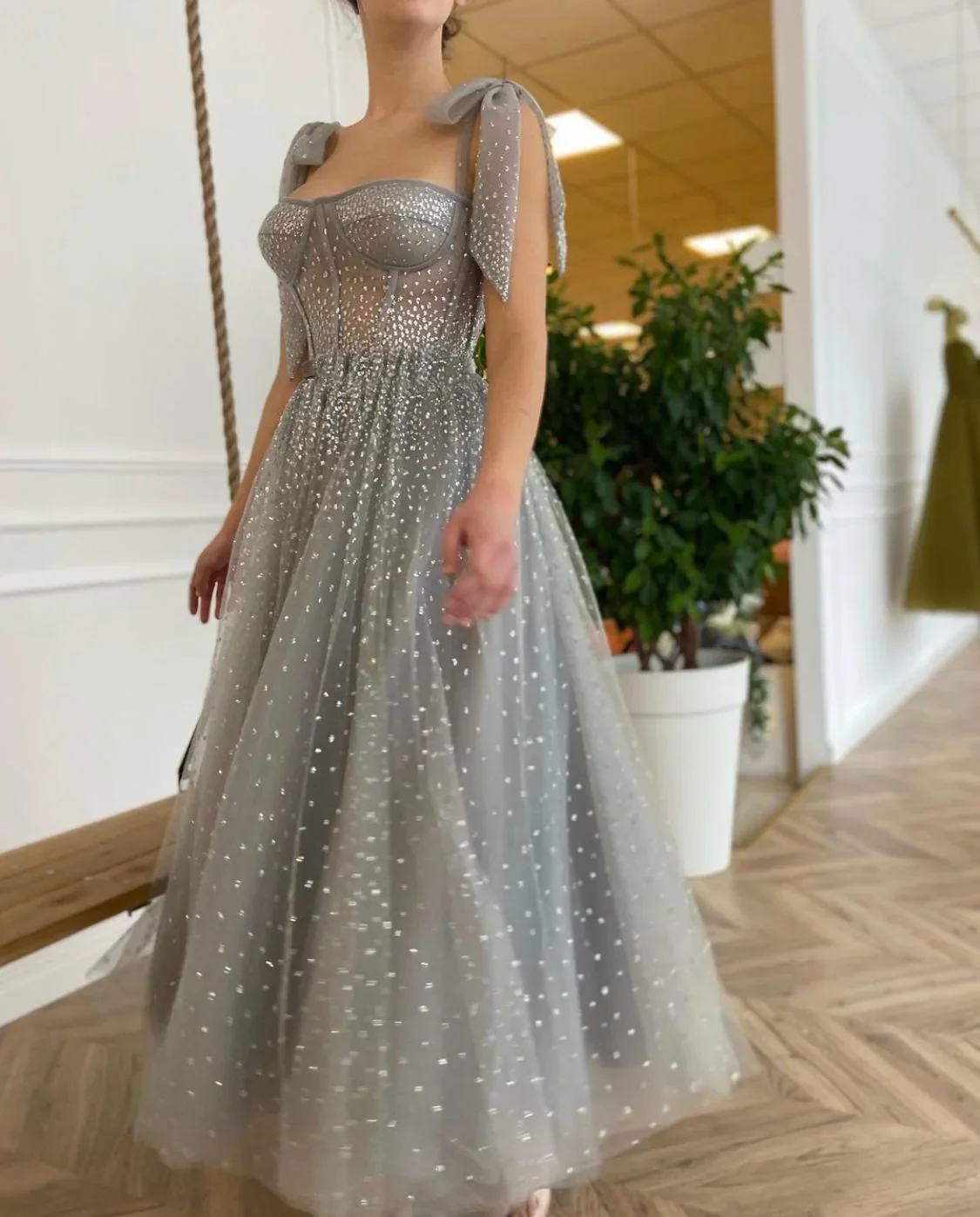 Ladies Autumn Solid Color Sequins Small Gold Gilded Sleeveless Bra Fashion Sexy Banquet Evening Dress
Ladies Autumn Solid Color Sequins Small Gold Gilded Sleeveless Bra Fashion Sexy Banquet Evening Dress