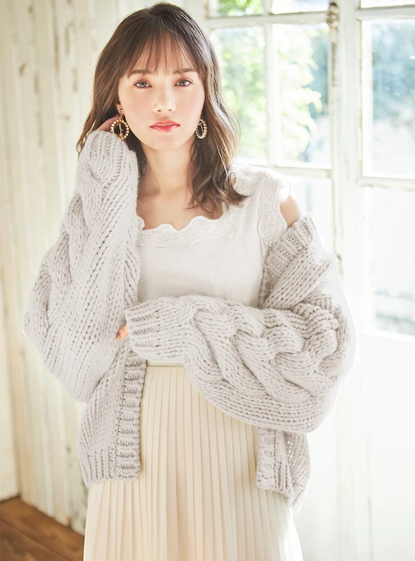Autumn New 2023 Japanese Style Sweet Versatile Sweater Coat Loose Thick Needle Hemp Pattern Solid Color Knitted Cardigan
Autumn New 2023 Japanese Style Sweet Versatile Sweater Coat Loose Thick Needle Hemp Pattern Solid Color Knitted Cardigan
