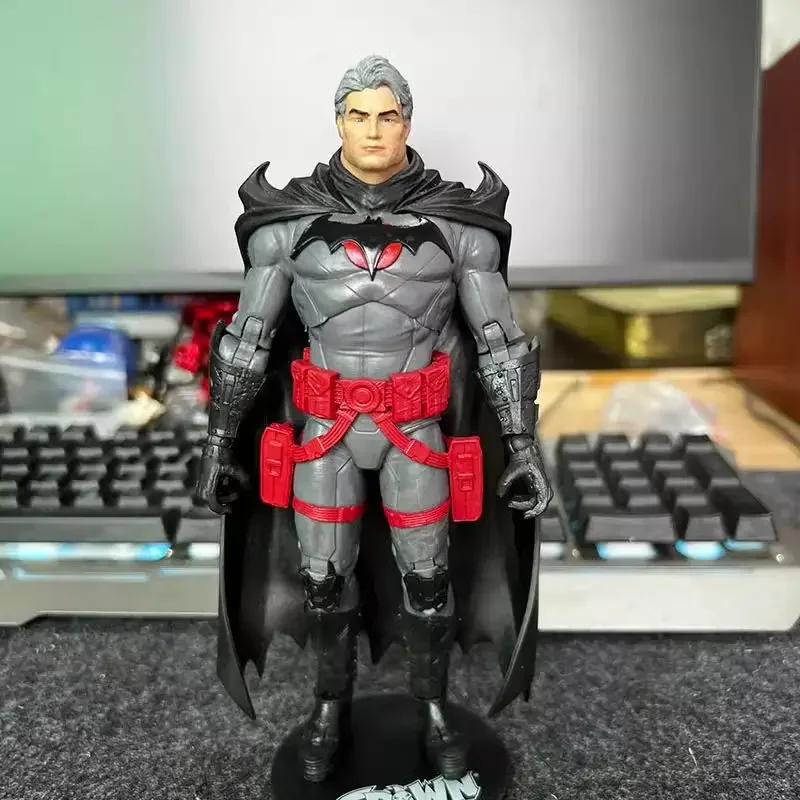 Оригинальная фигурка из комиксов МакФарлейн Dc Flashpoint Batman, без лица, Томас Уэйн, Коллекционная модель, украшение
Оригинальная фигурка из комиксов МакФарлейн Dc Flashpoint Batman, без лица, Томас Уэйн, Коллекционная модель, украшение