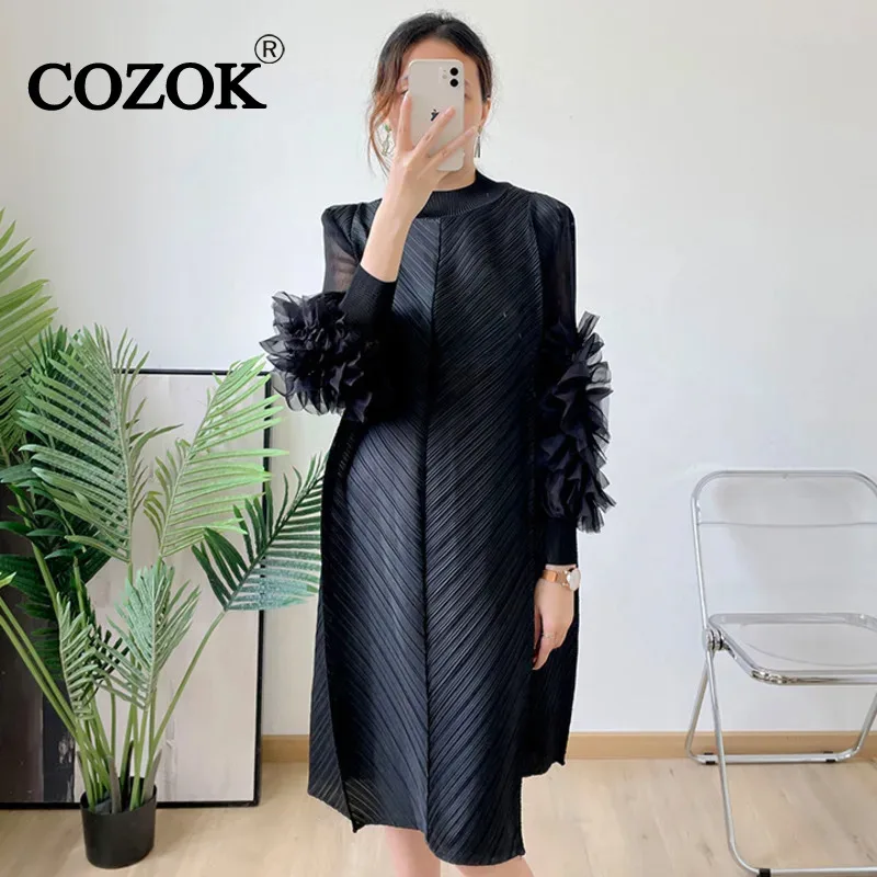 COZOK Loose Temperament Pleated Dress Female Turtleneck Neck Embroidery Design Solid Color Bubble Sleeve Women Dresses WT100
COZOK Loose Temperament Pleated Dress Female Turtleneck Neck Embroidery Design Solid Color Bubble Sleeve Women Dresses WT100