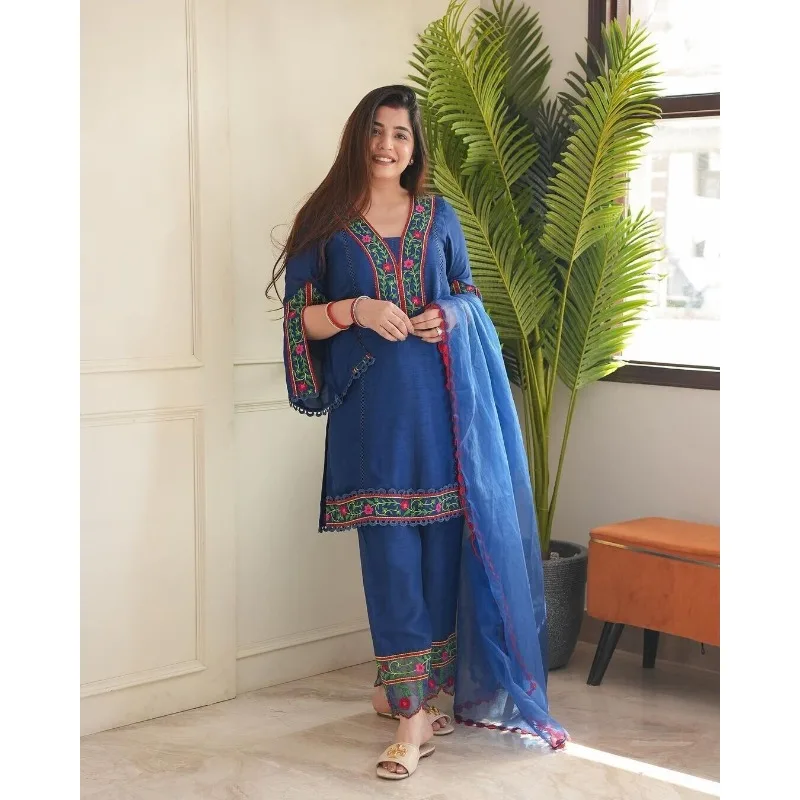 Элегантный комплект с V-образным вырезом Salwar Kameez, брюки Kurti, дупатта, 3 шт., женское платье с принтом синих растений
Элегантный комплект с V-образным вырезом Salwar Kameez, брюки Kurti, дупатта, 3 шт., женское платье с принтом синих растений