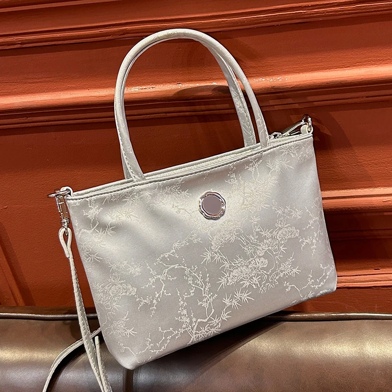 High-end Women Bags Design 2024 Summer New Chinese Style Silver Texture One-shoulder Cross-body Tote Bag
High-end Women Bags Design 2024 Summer New Chinese Style Silver Texture One-shoulder Cross-body Tote Bag