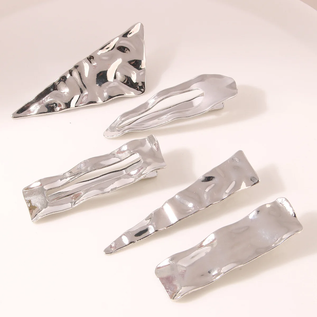Stylish Metal Wave Hair Clip, Temperament Irregular Shape Hairpins, Girls Hair Accessories Large Hair Clips
Stylish Metal Wave Hair Clip, Temperament Irregular Shape Hairpins, Girls Hair Accessories Large Hair Clips