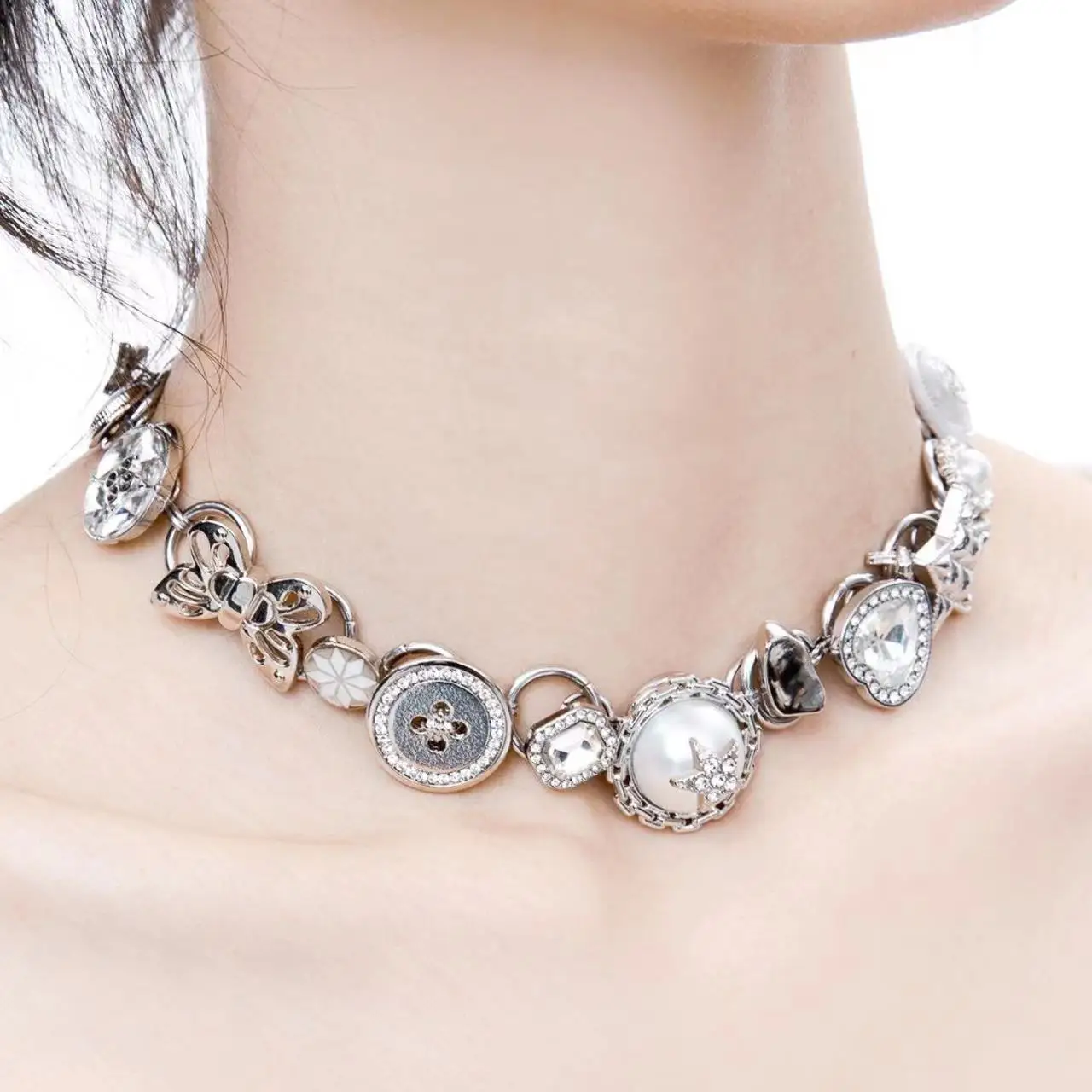 Pearl-Embellished Charm Chocker, Necklace Chain, Sweater Chain For Woman, Y2K Style
Pearl-Embellished Charm Chocker, Necklace Chain, Sweater Chain For Woman, Y2K Style