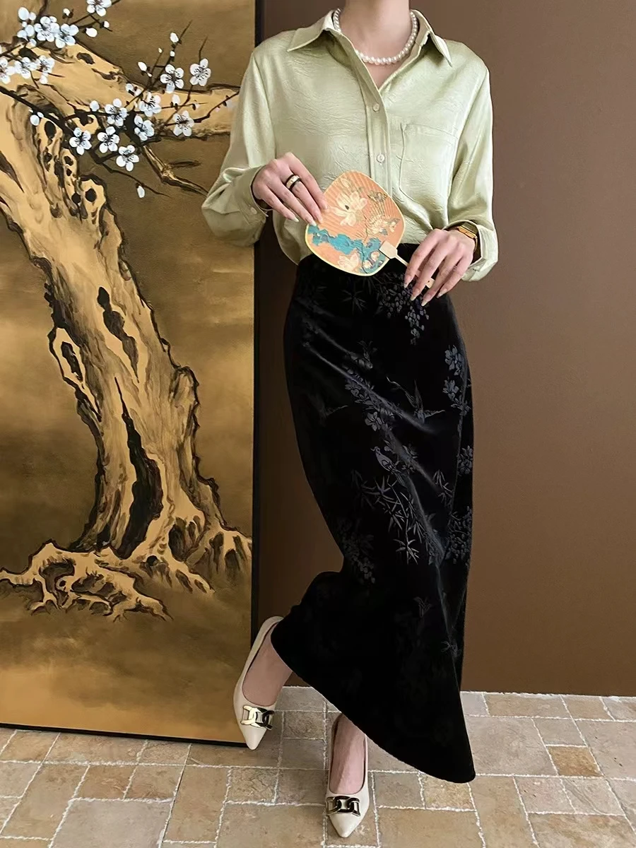 

New Chinese Style Flower And Bird Jacquard Retro Velvet Straight Skirt For Women In Early Spring 2024