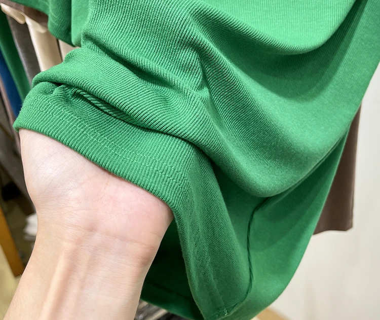 تي شيرت نسائي جديد لعام 2024 بقصة ضيقة وأكمام قصيرة، ياقة مربعة مع تصميم خيوط، أنيق للربيع والصيف، ملابس كاجوال عصرية تي شيرت نسائي جديد لعام 2024 بقصة ضيقة وأكمام قصيرة، ياقة مربعة مع تصميم خيوط، أنيق للربيع والصيف، ملابس كاجوال عصرية