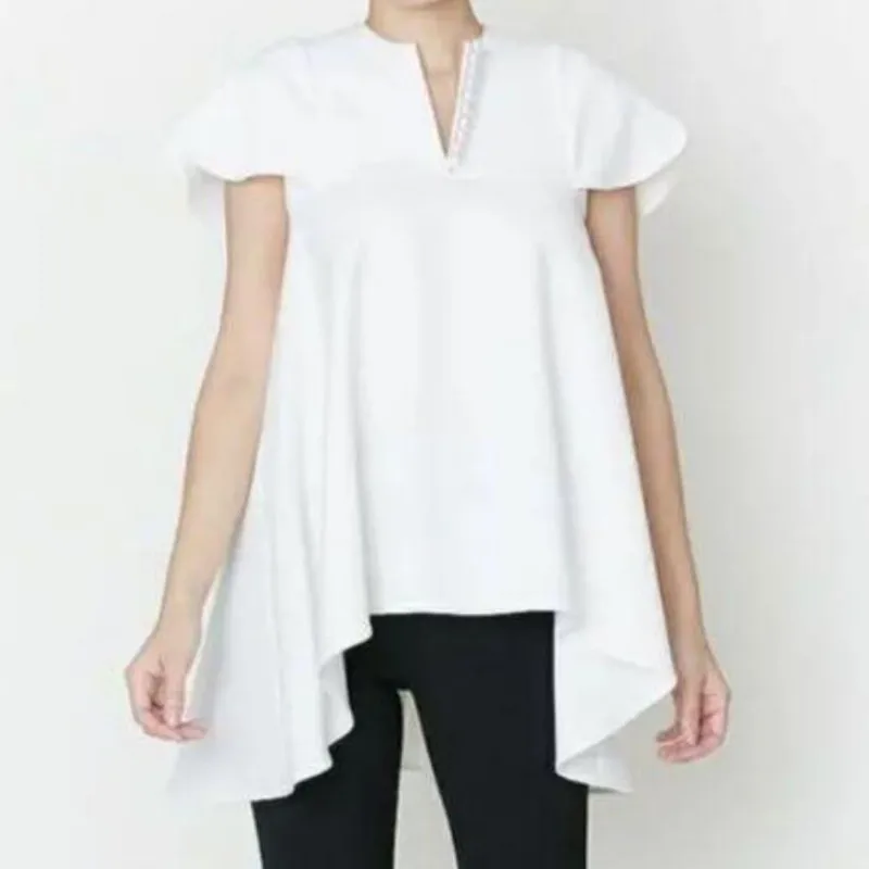 Женская блузка с V-образным вырезом и коротким рукавом
Женская блузка с V-образным вырезом и коротким рукавом
