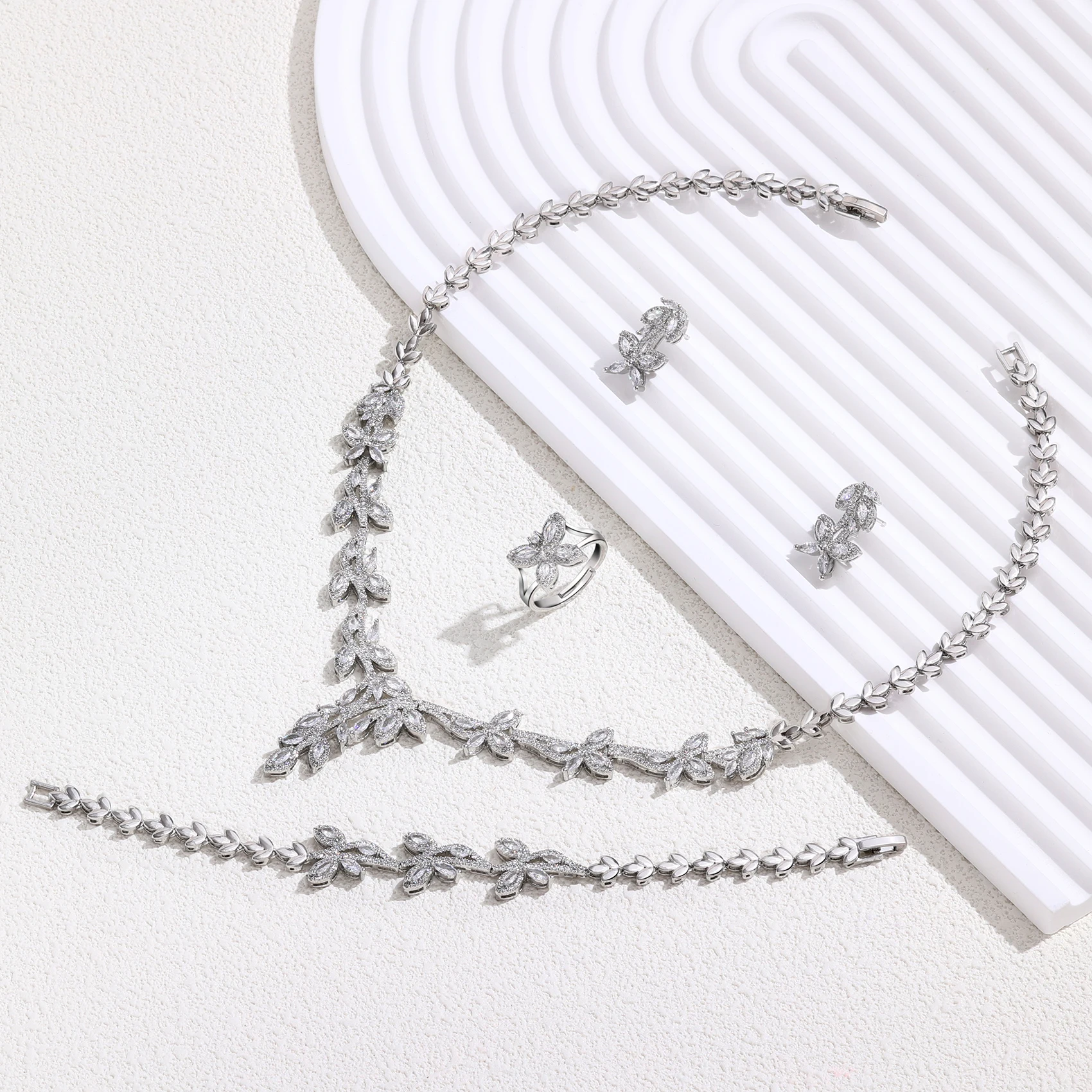 

2023 New 4-piece Jewelry Set with Cubic Zirconia, Suitable for Women's Wedding Party Wedding Accessories Dubai, Saudi Arabia