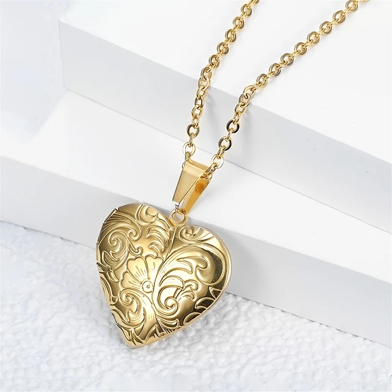 Vintage Elegant Pattern Heart Shaped Can Open Stainless Steel Women's Pendant Necklace
Vintage Elegant Pattern Heart Shaped Can Open Stainless Steel Women's Pendant Necklace