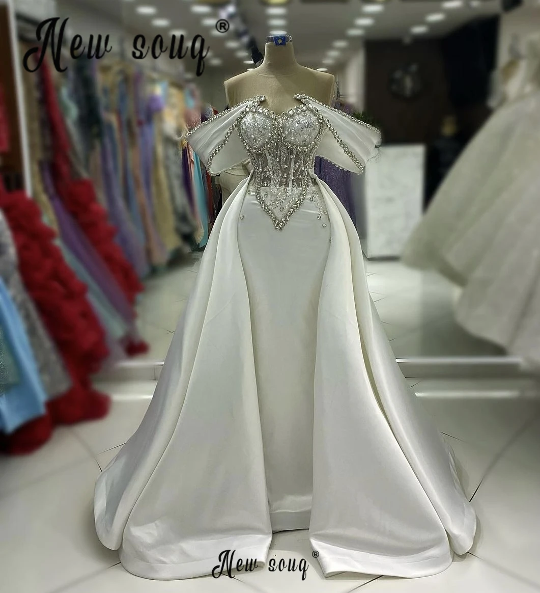 Off Shoulder Satin Beaded Wedding Dress With Detachable Train Bridal Occasion Gowns Elegant Arabic Long Prom Gowns Custom Made
Off Shoulder Satin Beaded Wedding Dress With Detachable Train Bridal Occasion Gowns Elegant Arabic Long Prom Gowns Custom Made