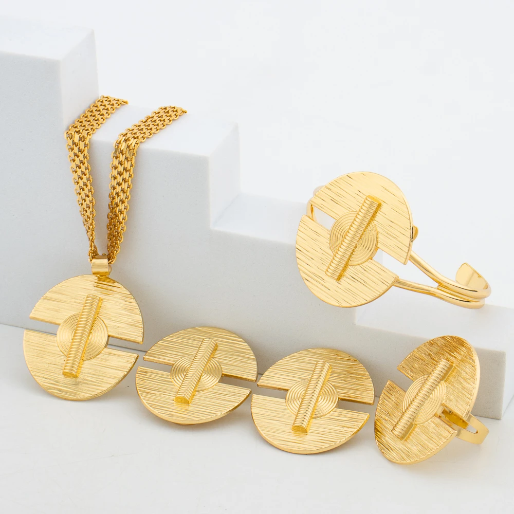 Fashion Women Jewelry Set for Weddings 18k Gold Color Earrings and Necklace African Dubai Hand Bracelet Ring Set for Weddings
Fashion Women Jewelry Set for Weddings 18k Gold Color Earrings and Necklace African Dubai Hand Bracelet Ring Set for Weddings