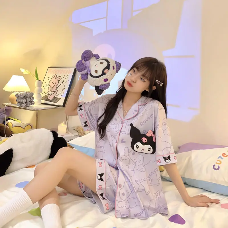 Модная летняя тонкая Домашняя одежда Sanrio Kuromi с мультяшными рисунками, лето 2023, милый комплект из двух предметов, аниме, подарки на день рождения
Модная летняя тонкая Домашняя одежда Sanrio Kuromi с мультяшными рисунками, лето 2023, милый комплект из двух предметов, аниме, подарки на день рождения
