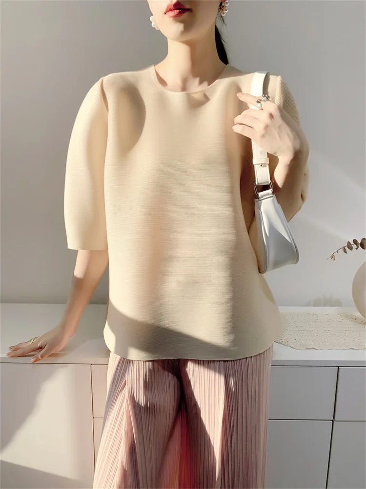 Summer Solid Color Elasticity Base Top Women Short Sleeve Round Neck Casual Miyake Pleated Slim T-shirt Large Size Female Tee
Summer Solid Color Elasticity Base Top Women Short Sleeve Round Neck Casual Miyake Pleated Slim T-shirt Large Size Female Tee