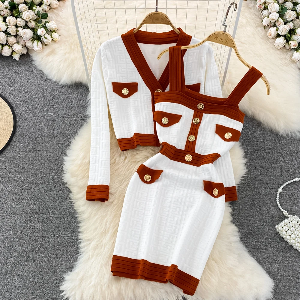 Brand Designer Spring Autumn Clothes for Women 2023 Vintage Elegant Gold Buttons Knitted Cardigan + Mini Skirts Two Piece Sets
Brand Designer Spring Autumn Clothes for Women 2023 Vintage Elegant Gold Buttons Knitted Cardigan + Mini Skirts Two Piece Sets