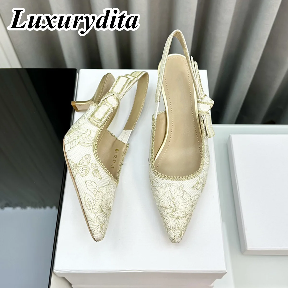 LUXURYDITA Luxury Womens High Heel Sandal Casual Lace Fashion Embroidered Muller Flat Shoes Designer Silk Leather Soled XY110
LUXURYDITA Luxury Womens High Heel Sandal Casual Lace Fashion Embroidered Muller Flat Shoes Designer Silk Leather Soled XY110