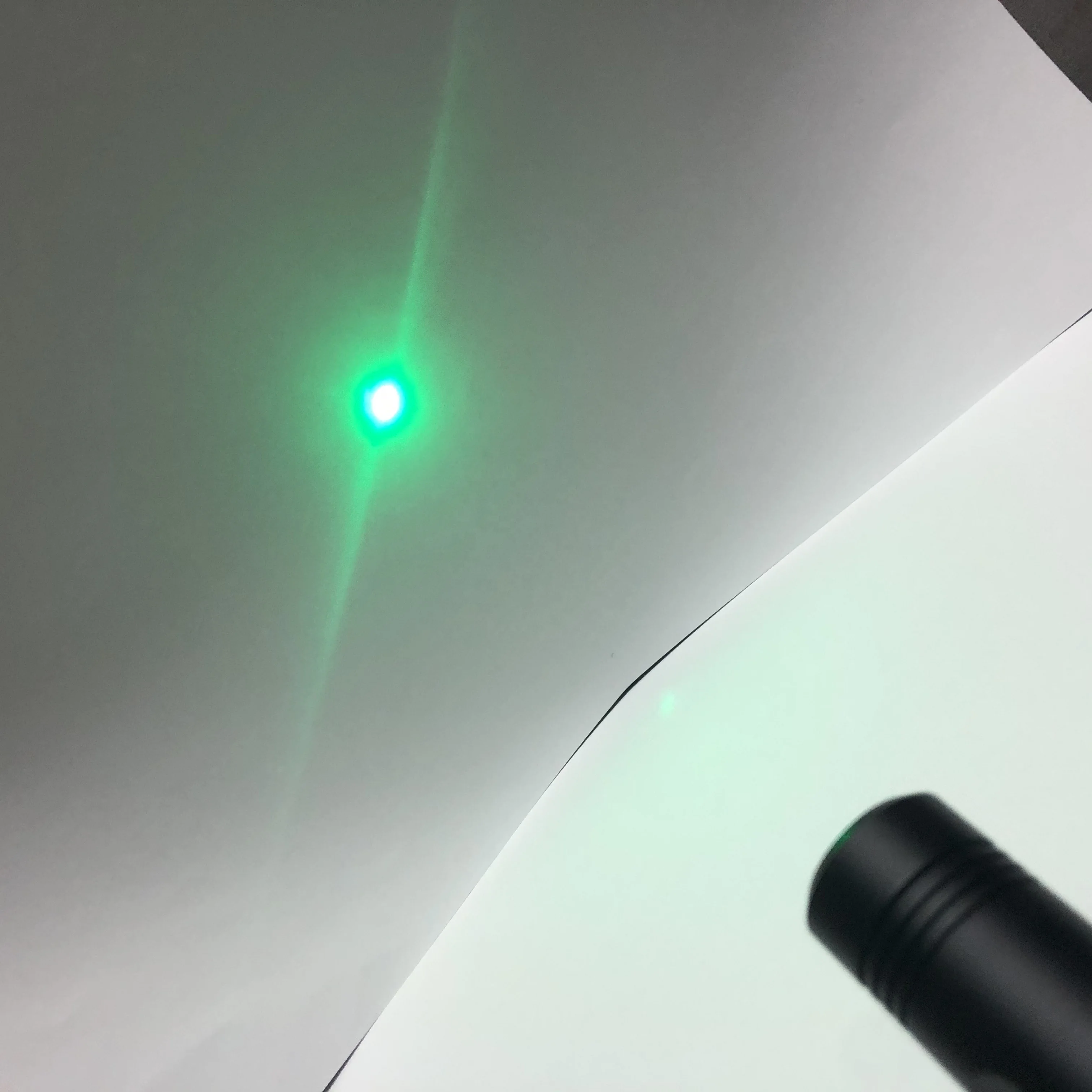 Aluminum Green laser pointer 520nm Laser Class II 1mw for outdoor astronomy and laser sight aiming
Aluminum Green laser pointer 520nm Laser Class II 1mw for outdoor astronomy and laser sight aiming