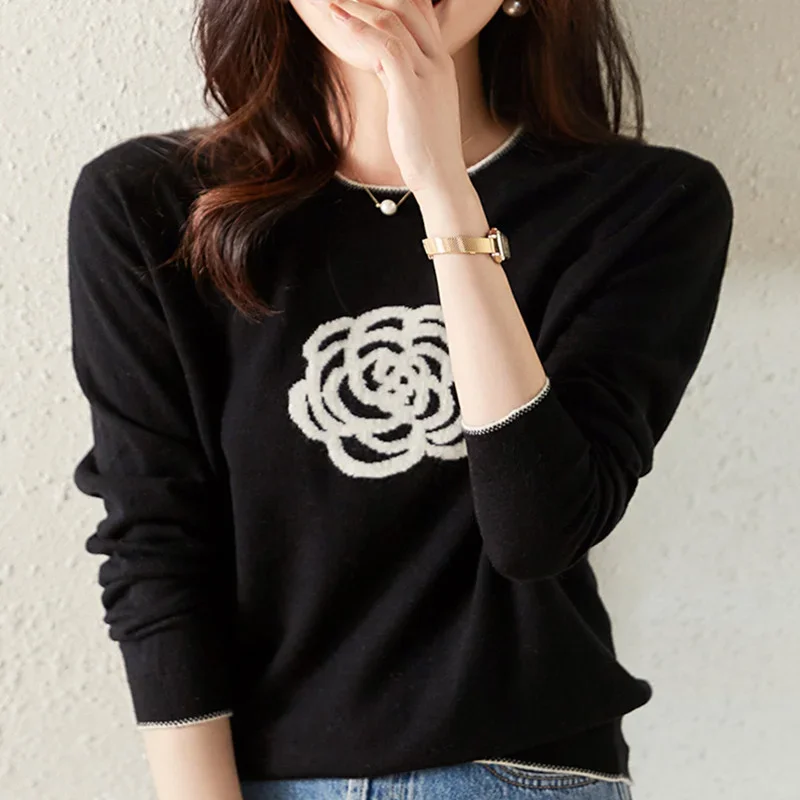 Fashion Spring And Autumn 2024 Women's Round Neck Flower Embroidery Knitted Sweater Elegant And Fashionable Jacquard Type
Fashion Spring And Autumn 2024 Women's Round Neck Flower Embroidery Knitted Sweater Elegant And Fashionable Jacquard Type