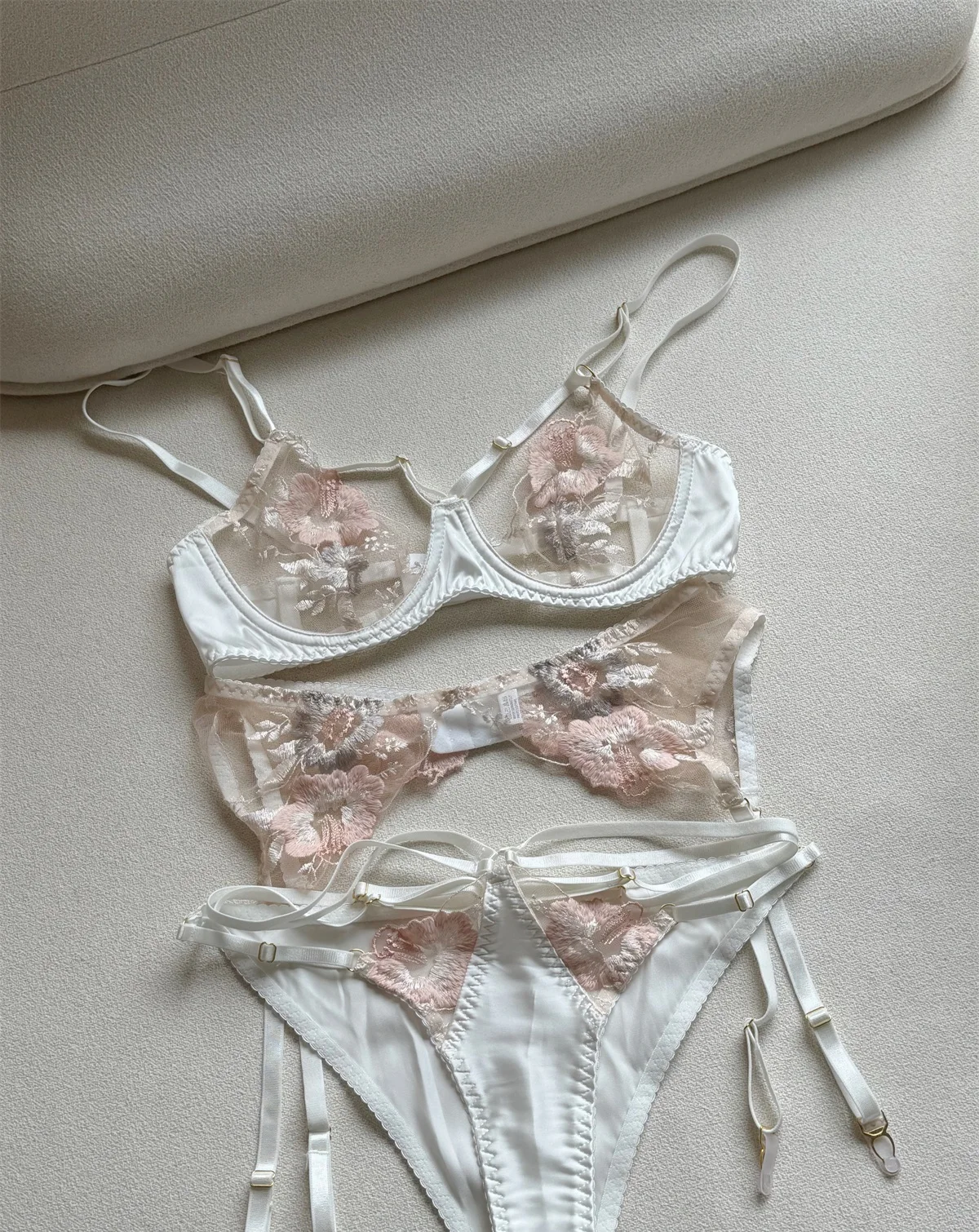 Lace embroidery embossed flowers lingerie set large breasts show small upturned underwear push up sexy bra three-piece set 2 Sfb6d177129374f588088fdfeab0a63e2o
