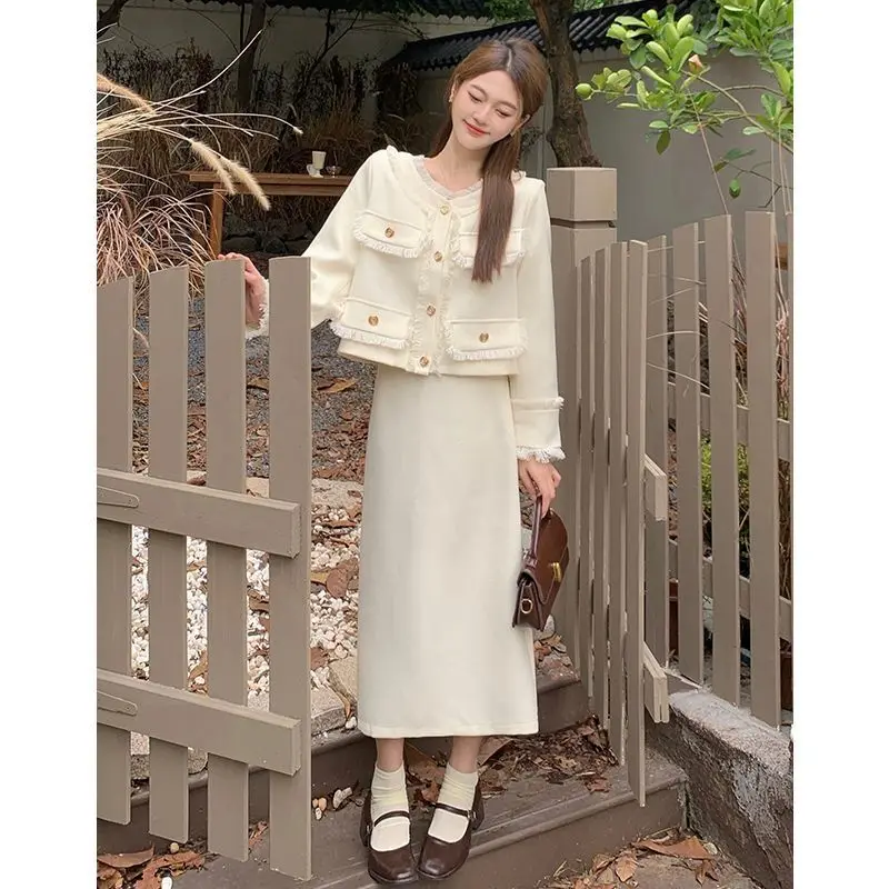 UNXX Versatile and Practical 2023 Autumn New Arrival Plus Size Women's Tweed Suit Set with Sweet Tassel Jacket and Midi Skirt
UNXX Versatile and Practical 2023 Autumn New Arrival Plus Size Women's Tweed Suit Set with Sweet Tassel Jacket and Midi Skirt