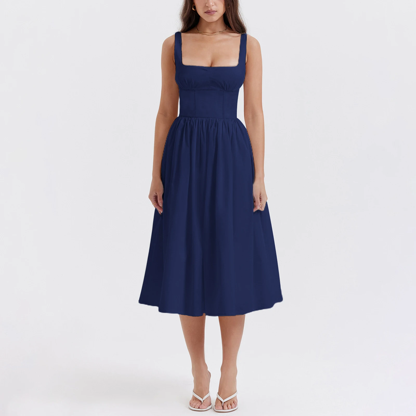 Женское летнее однотонное платье-миди без рукавов на тонких бретельках с открытой спиной и высокой талией