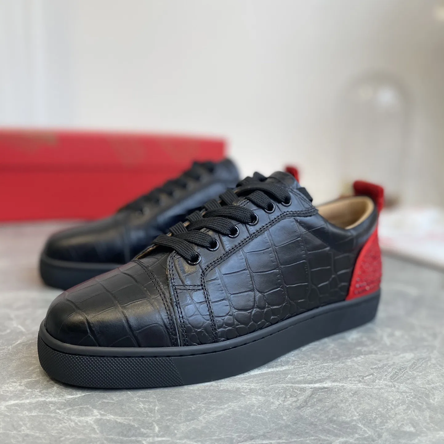 Men's Sneakers Casual Dress Shoes Red Bottom Shoes for Men Stone Pattern Luxury Designer Shoes
Men's Sneakers Casual Dress Shoes Red Bottom Shoes for Men Stone Pattern Luxury Designer Shoes