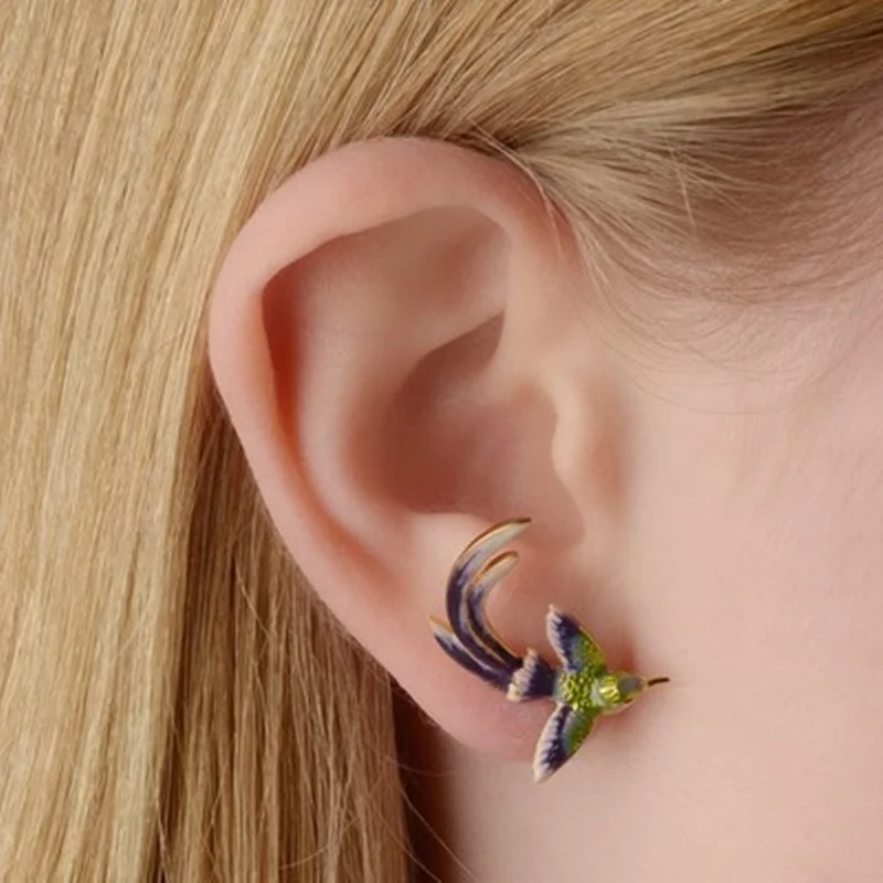 European and American creative new hummingbird Fashion Earrings simple and popular Earrings
European and American creative new hummingbird Fashion Earrings simple and popular Earrings