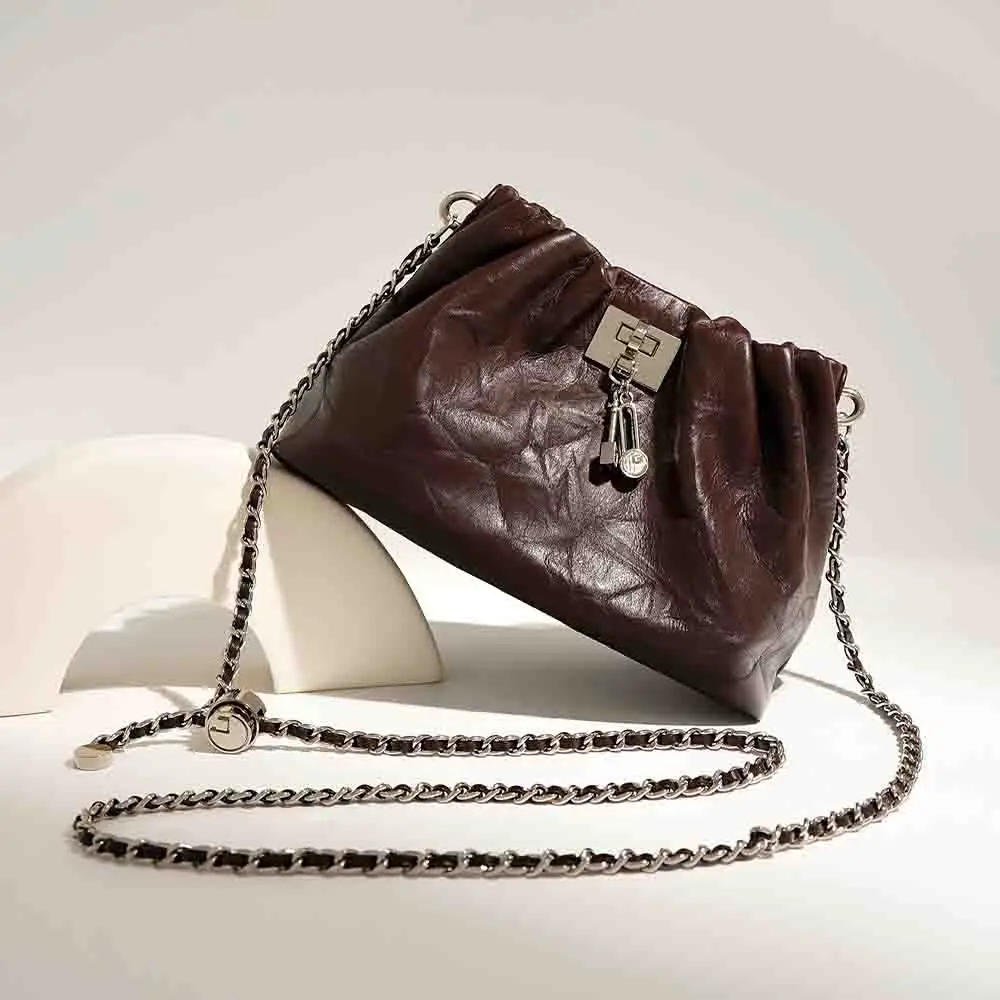 New Unique Design Women Leather Bag Wrinkled Cloud Bag Retro Lock Buckle Chains Shoulder Satchel Luxury Cowhide Mini Tote 2023
New Unique Design Women Leather Bag Wrinkled Cloud Bag Retro Lock Buckle Chains Shoulder Satchel Luxury Cowhide Mini Tote 2023