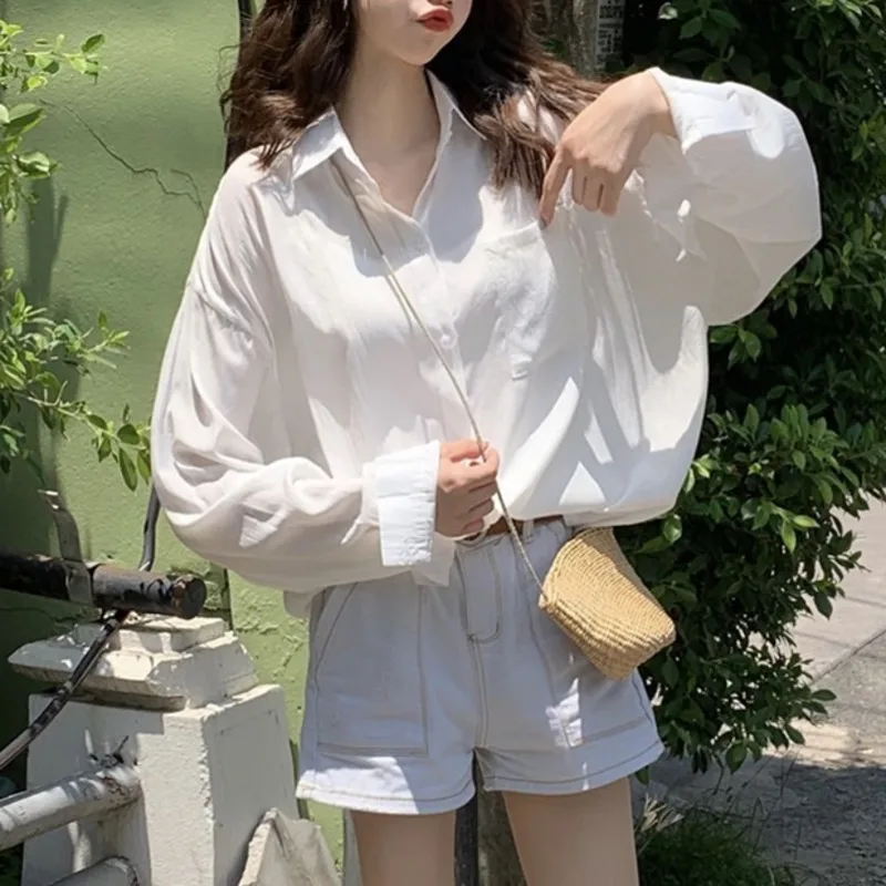 Корейская Свободная шифоновая тонкая рубашка, женские длинные топы в минималистичном стиле спереди и сзади, солнцезащитные белые блузки, весна-лето 2023
Корейская Свободная шифоновая тонкая рубашка, женские длинные топы в минималистичном стиле спереди и сзади, солнцезащитные белые блузки, весна-лето 2023