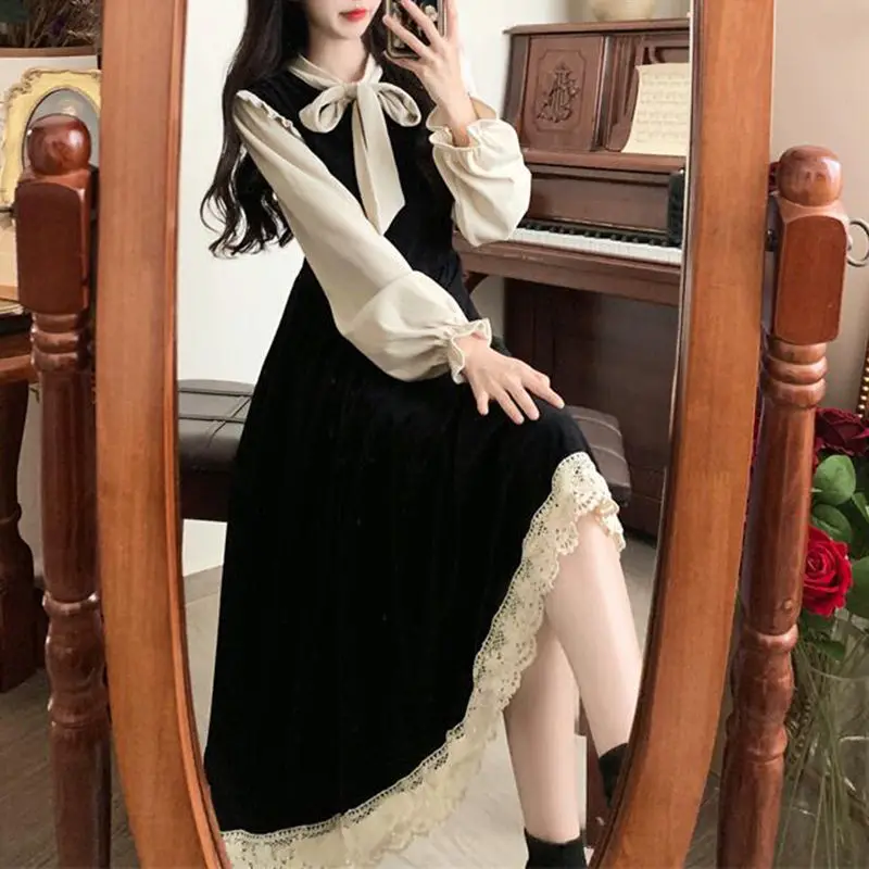 French Retro Velvet Dress Women 2023 Fashion Long Sleeve Lace Spliced Black Spring Autumn Large Size Fake Two Piece Dress Z823
French Retro Velvet Dress Women 2023 Fashion Long Sleeve Lace Spliced Black Spring Autumn Large Size Fake Two Piece Dress Z823