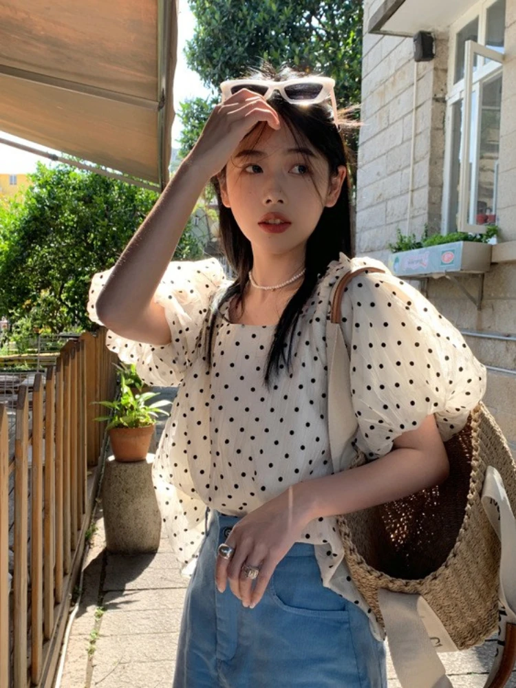 2022 Summer New Korean Style Ins Puff Sleeve Polka Dot Chiffon Shirt Square Neck Age-reducing Western-style Top Ladies blouse
2022 Summer New Korean Style Ins Puff Sleeve Polka Dot Chiffon Shirt Square Neck Age-reducing Western-style Top Ladies blouse