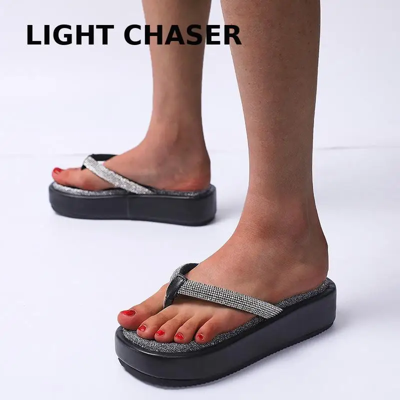 Summer New Round Head Thick Bottom Women's Slippers In The Heel Flip-flops Women's Large Size Rhinestone Shiny Beach Slippers
Summer New Round Head Thick Bottom Women's Slippers In The Heel Flip-flops Women's Large Size Rhinestone Shiny Beach Slippers
