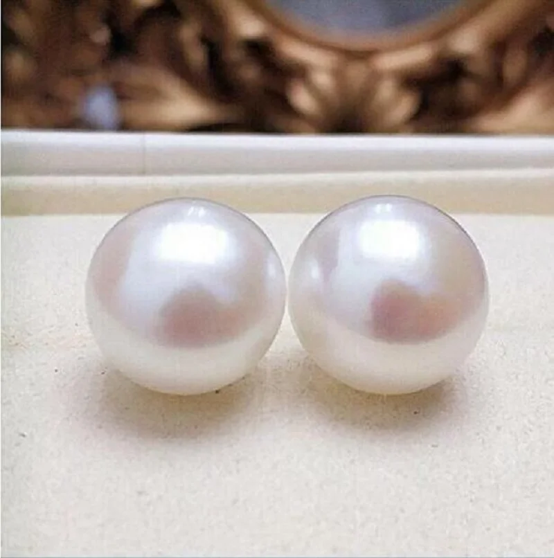 Large amount of AAAA 13-14mm white genuine South China Sea pearl earrings in 14Kp white gold-
Large amount of AAAA 13-14mm white genuine South China Sea pearl earrings in 14Kp white gold-