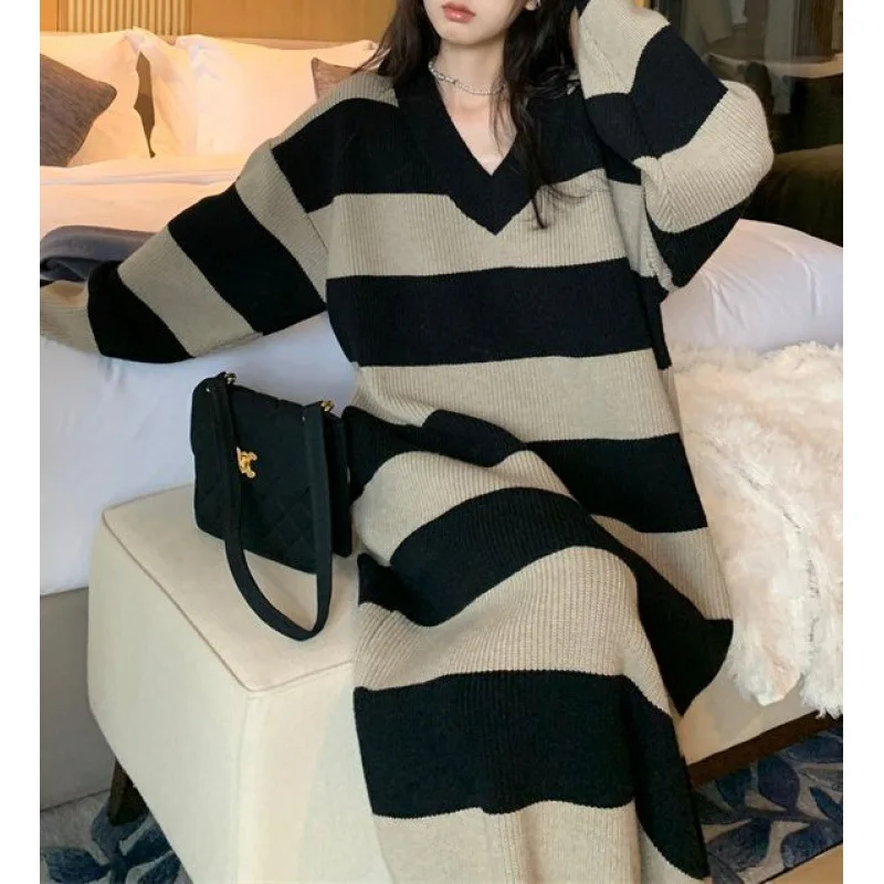 Autumn Winter Women 2024 Long Sleeve Knitted Dress Striped Fashion Elegant Women Loose Sweater Casual Outdoor Streetwear Dresses
Autumn Winter Women 2024 Long Sleeve Knitted Dress Striped Fashion Elegant Women Loose Sweater Casual Outdoor Streetwear Dresses