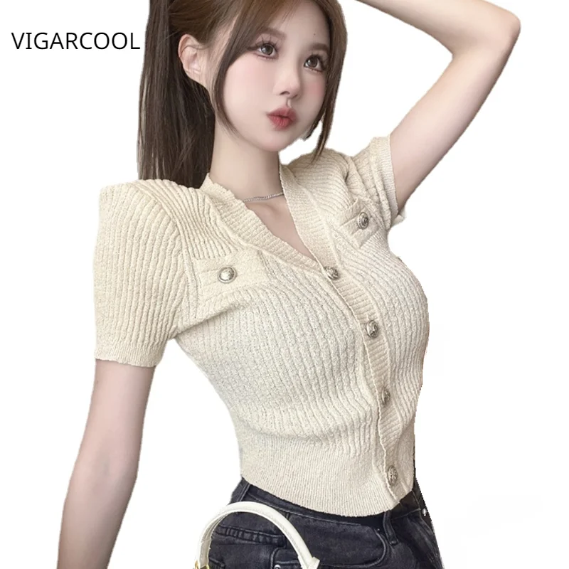 Temperament Small Fragrant Style V-Neck Single breasted Shirt Women's Unique Design Sense T-shirt Summer Farewell Knitted Top
Temperament Small Fragrant Style V-Neck Single breasted Shirt Women's Unique Design Sense T-shirt Summer Farewell Knitted Top