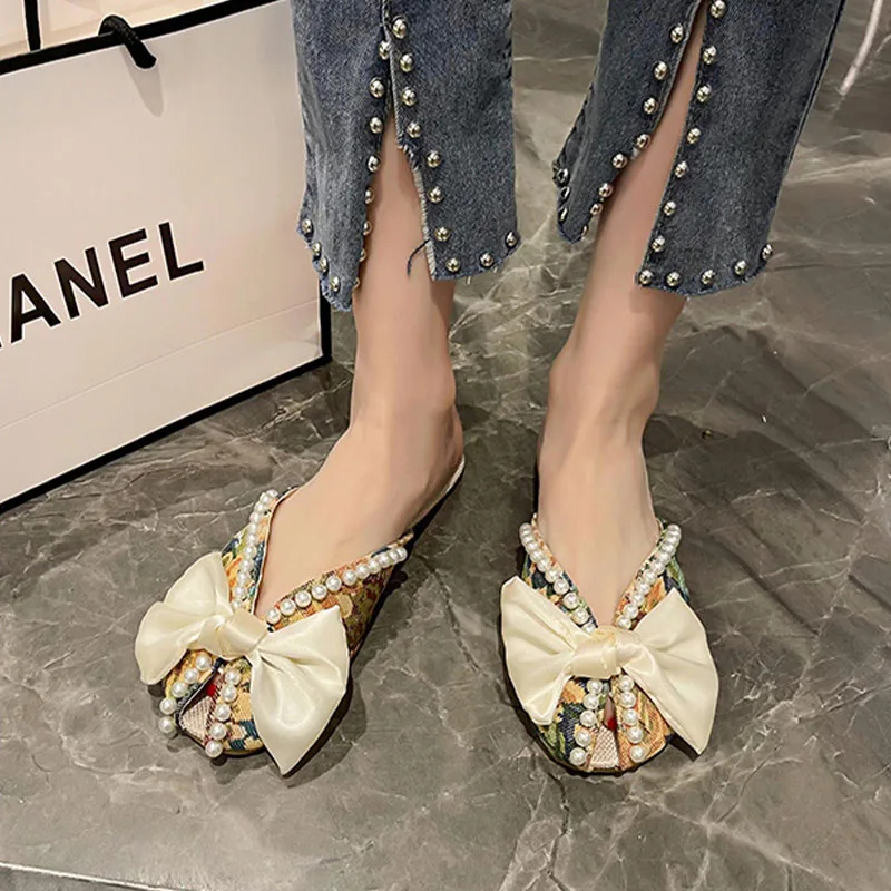 2023 Women's Slides Design Floral Pearl Bow Slippers Fashion Open Toe Slippers Casual Flat Mules Summer Slides Zapatos De Mujer
2023 Women's Slides Design Floral Pearl Bow Slippers Fashion Open Toe Slippers Casual Flat Mules Summer Slides Zapatos De Mujer