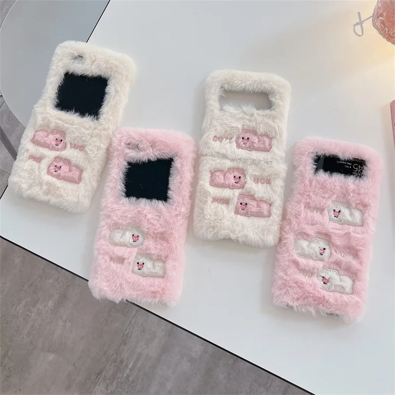 Plush cartoon pink pig suitable for Samsung Galaxy ZFlip 3/4/5/foldable phone case for autumn and winter
Plush cartoon pink pig suitable for Samsung Galaxy ZFlip 3/4/5/foldable phone case for autumn and winter