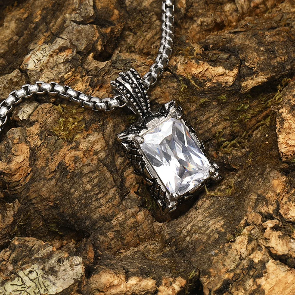 Korean Version Niche Fashion Temperament Light Luxury Color Square Diamond Stainless Steel Pendant Collarbone Chain Necklace
Korean Version Niche Fashion Temperament Light Luxury Color Square Diamond Stainless Steel Pendant Collarbone Chain Necklace