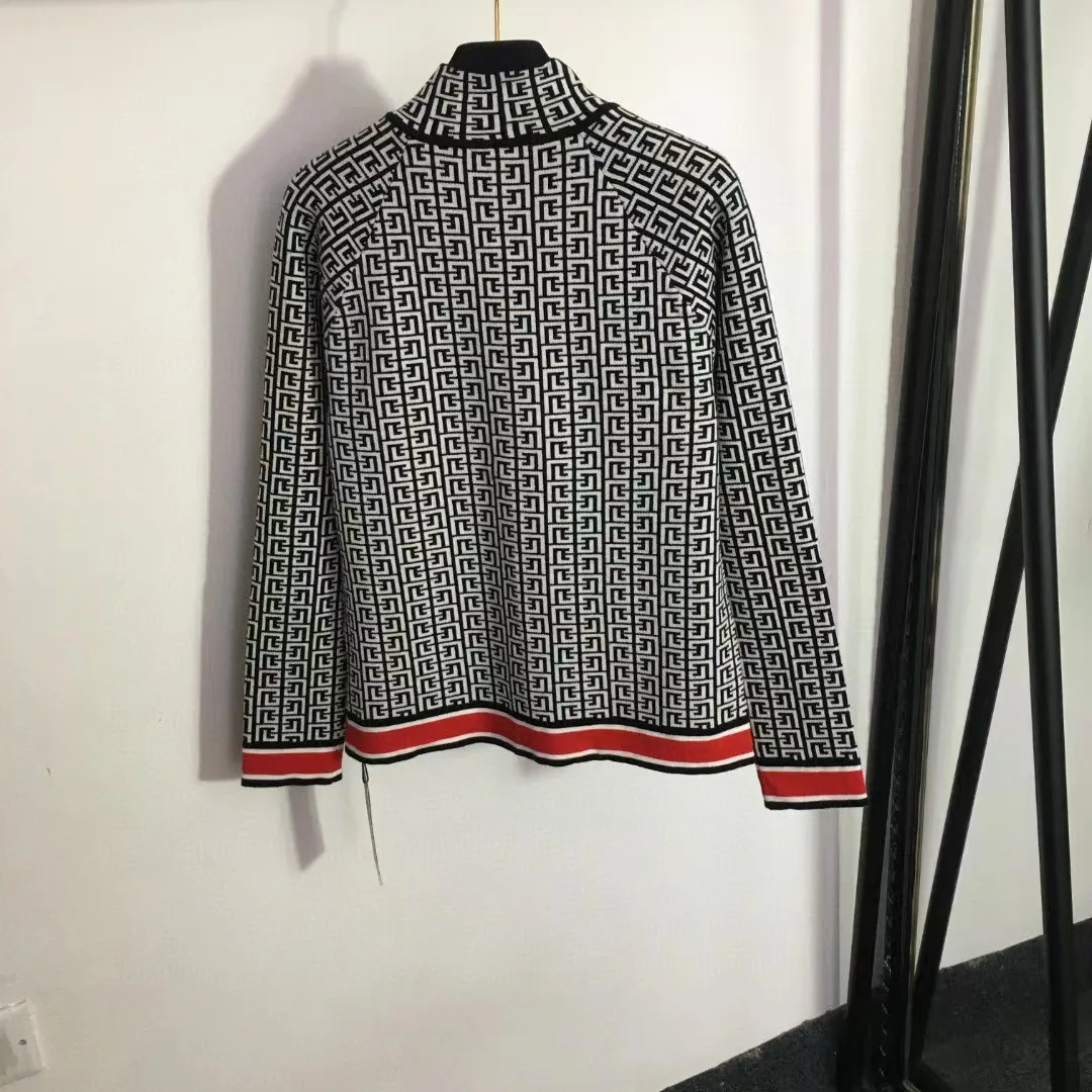 2023 New fashion good quality spring/summer temperament classic maze jacquard pattern standing collar long sleeve zipper knit
2023 New fashion good quality spring/summer temperament classic maze jacquard pattern standing collar long sleeve zipper knit