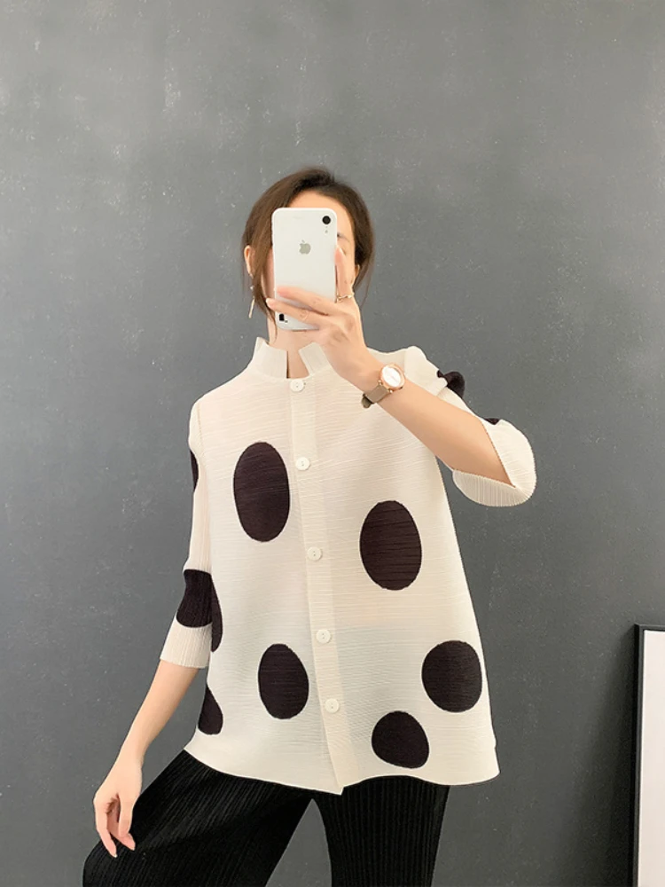 Geometric Round Pattern Pleated Shirts Women's Stand Collar Single Breasted Retro Top 2023 Spring and Summer Fashion Clothing
Geometric Round Pattern Pleated Shirts Women's Stand Collar Single Breasted Retro Top 2023 Spring and Summer Fashion Clothing