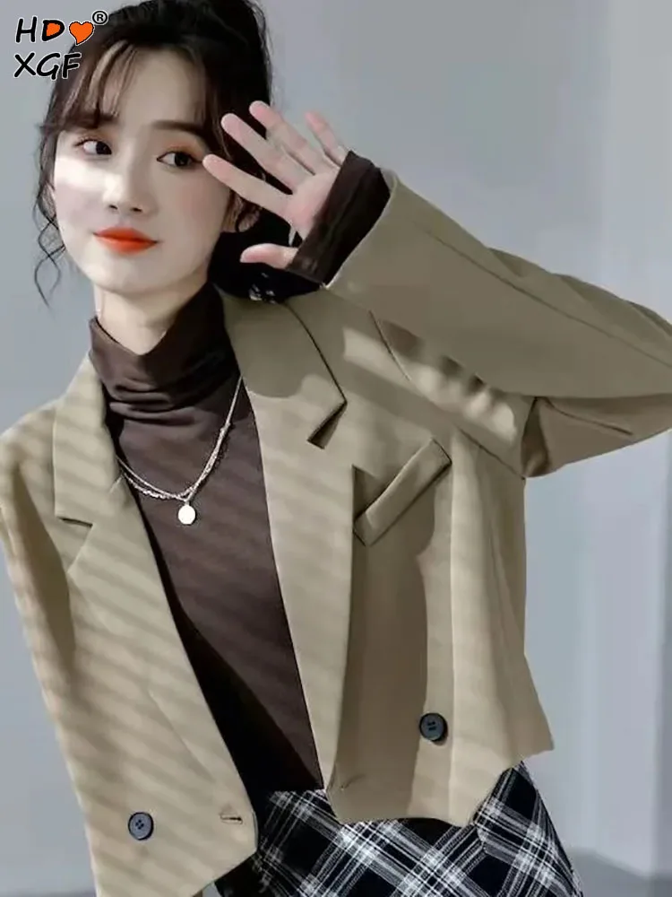 Spring Autumn Solid Color Short Blazer For Womens Fashion Lapel Double Buckle Suit Jacket Korean Designer Casual Coat Streetwear
Spring Autumn Solid Color Short Blazer For Womens Fashion Lapel Double Buckle Suit Jacket Korean Designer Casual Coat Streetwear